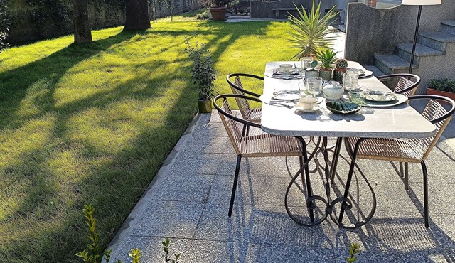 Garden House, whole house with two bedrooms, garden, private parking space