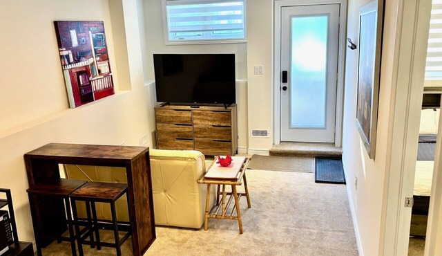 Garden-Level 1-Bedroom Suite with Private Entrance
