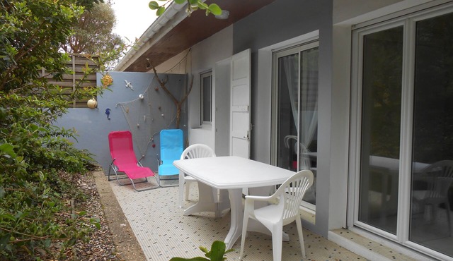 Garden level apartment, for 5 persons, beach et lake 5 min away, great amenities