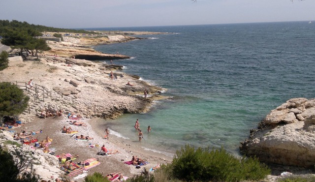 Garden level close to the sea and very popular in Carry-le-Rouet