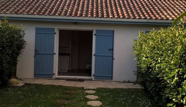 Garden level Countryside Basque Country, Béarn. River swimming