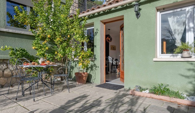 Garden level flat of 40m2 only 15 minutes walking from the Cours Mirabeau