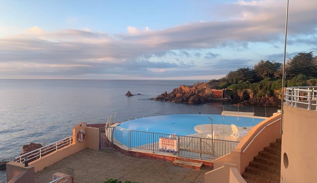 Garden level sea view heated swimming pool air conditioning