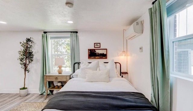 Garden level studio apt ⊹city views⊹ near U of U