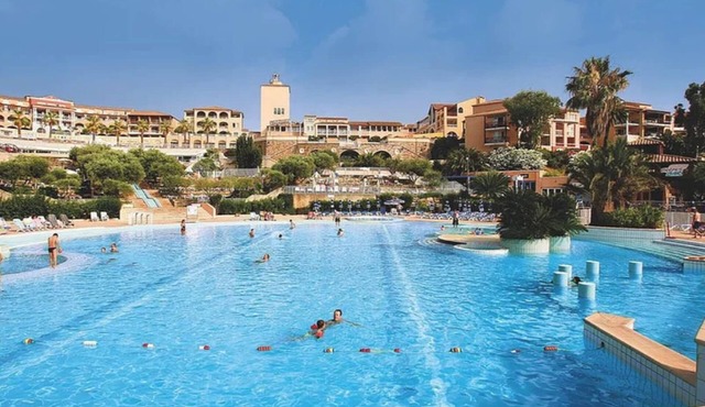 Garden level with sea view for 6 people