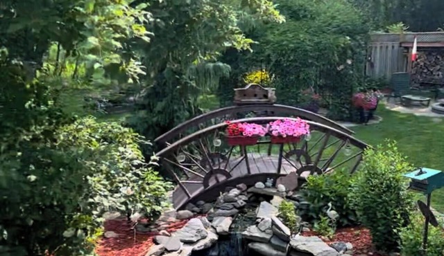 Garden Oasis 2Bed Private Apt. - Walk to Lake Simcoe!