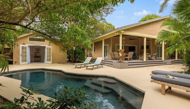 GARDEN OASIS ~ Great Casa Marina Location with True Island Elegance!