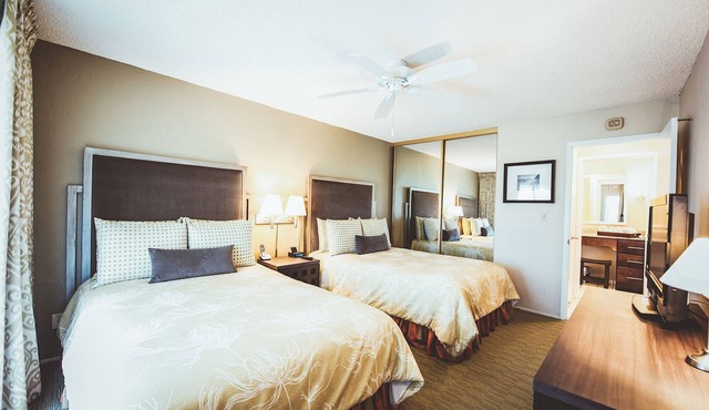 Garden Oasis: Reconnect with Nature! Room w/Balcony! 3 Outdoor Pools + Parking