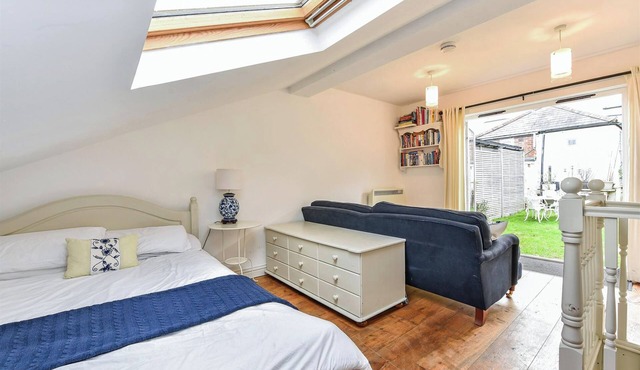 Garden room, central Winchester