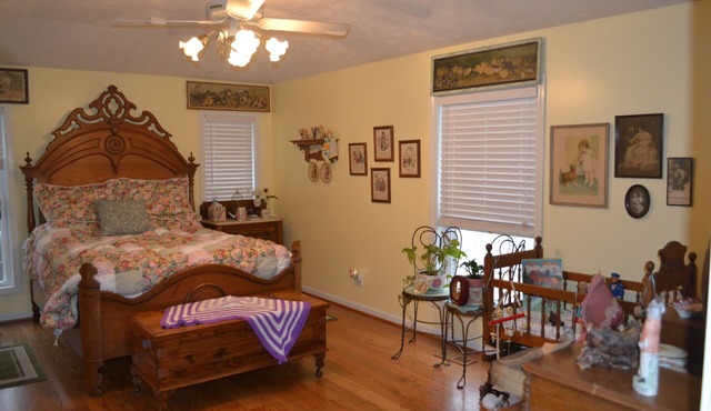 Garden Room in Paradise Bed and Breakfast on Lake Martin