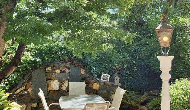 Garden Room | Walk to Wine, Food | Dog Friendly!