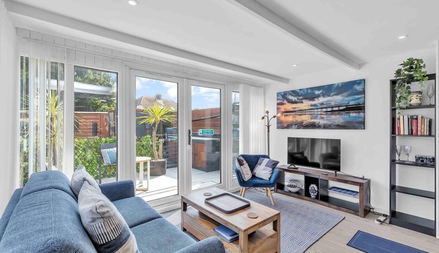 Garden Room With Parking | By My Getaways