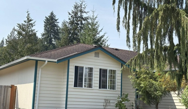 Garden Sanctuary for Traveling Professionals - Peaceful Lake-town Home