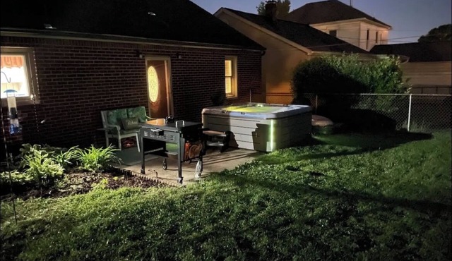 Garden Spa Home with King Size Bed & Hot Tub