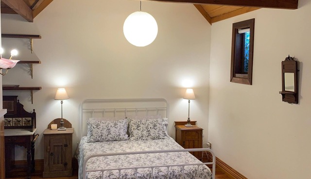 Garden Studio cabin Self contained with external bathroom