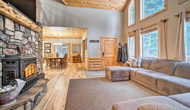 Garden Valley Cabin w/Loft & Large Deck!