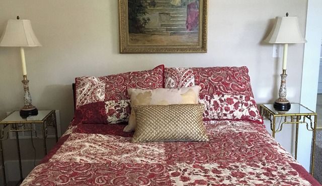 Garden View Apartment, Large Studio - Perfect if you're on a budget!
