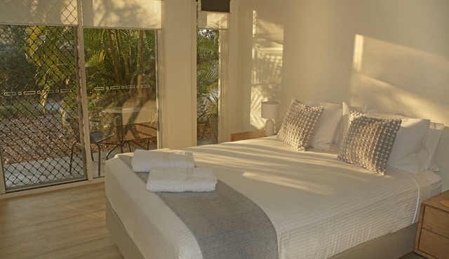 Garden View Apartment Opposite The Beach