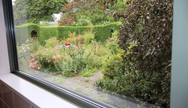 Garden View Country Cottage