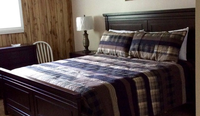 Garden View Deck Private Unit. Historic 1830's Updated unit wi/fi, AC, Smart TV