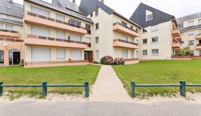 Garden-View Marina Apartment