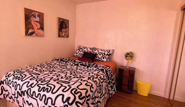 Garden View Room 3 Blocks from the Beach