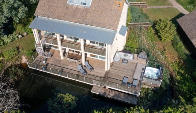 Garden Villa - CW70 - HOT TUB - Lakeside Spa