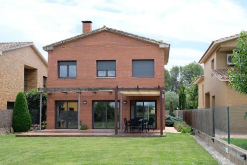 Garden Villa near Girona and Costa Brava for Cyclists and Families