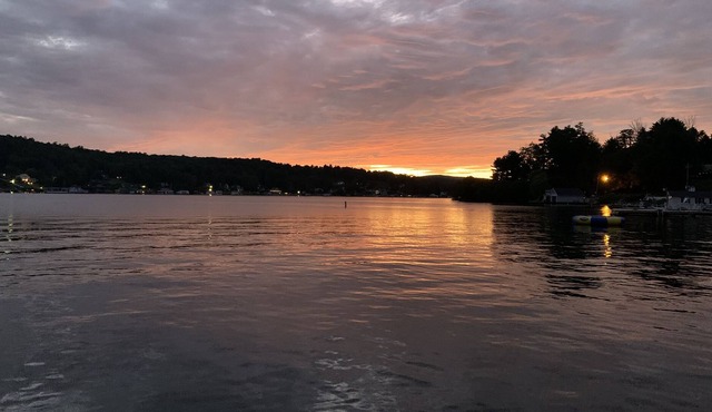 Garden Villa w/Hot Tubs Boating Kayaking minutes from the Lake