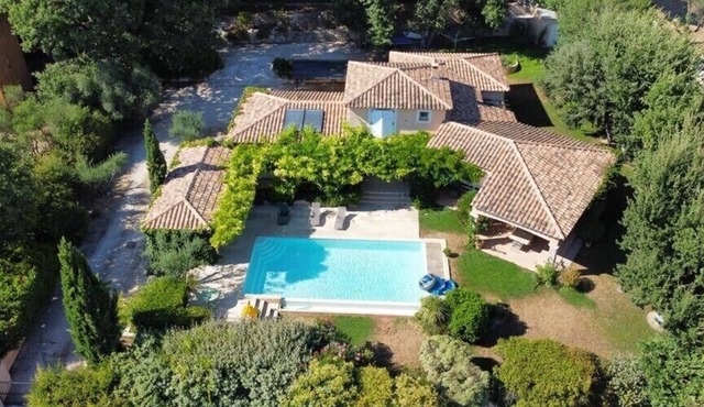 Garden villa with pool