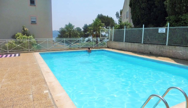 Garden with barbecue, swimming pool