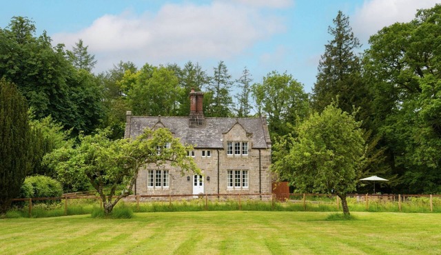 Gardener's Cottage, Twizell Estate - Sleeping 6 guests in 3 bedrooms