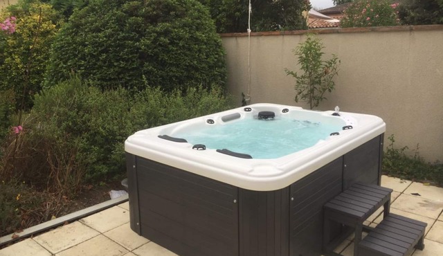 GARDENS OF GRAND SELVE Air conditioning, jacuzzi, sauna and swimming pool.