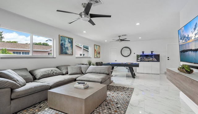 Gardens Resort Luxury Retreat located - Minutes away from the Hardrock Satdium