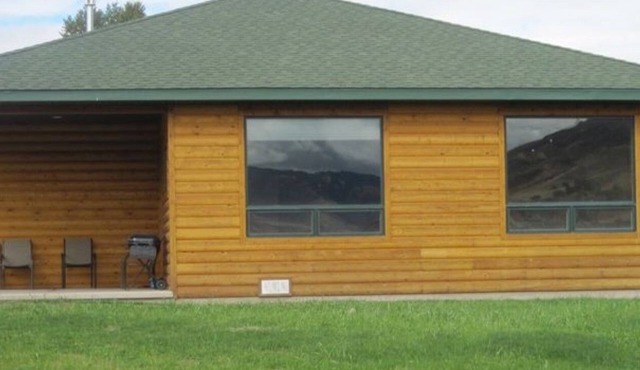 Gardiner Cabin by Yellowstone Park/Dates Open