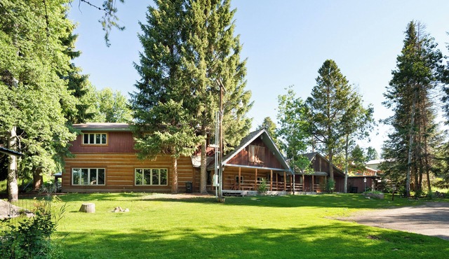 Gardiner Getaway: your cozy cabin near Yellowstone National Park! [Unit 1]