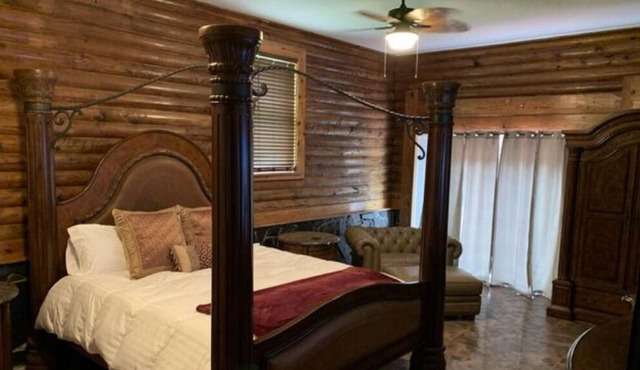 Gardinia Room w/ Bedroom
