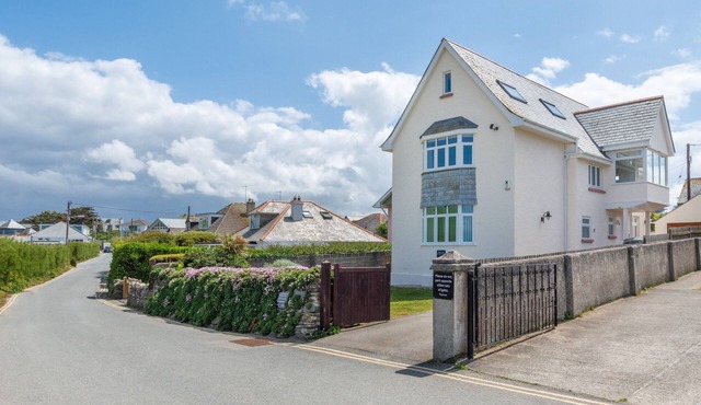 Garendon - Five Bedroom House, Sleeps 11