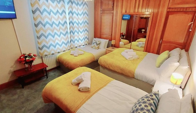 Garfield Villa-Beautiful 4-Bed House in Gillingham