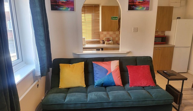 Garland Modern House, Tilbury 2 with Netflix & Amazon Music