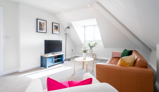 Garland Penthouse - Free allocated parking space