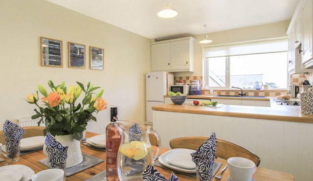 GARNEDD LWYD, family friendly, with a garden in Llanfair