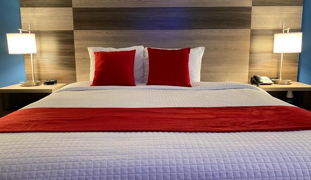 Garnett Hotel & RV Park