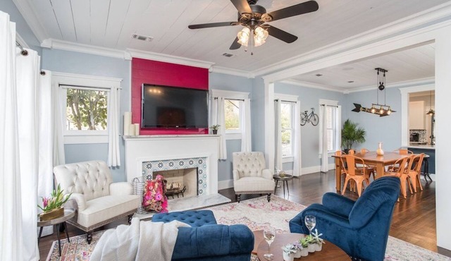 Garrett House | Hill Country retreat Kerrville - pool - hot tub - outdoor shower