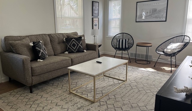 Garrett’s Loft - Minutes from Airport | Family Friendly!