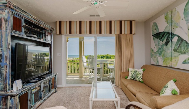 Garris Hideaway 2: Cozy 1st Level Oceanfront Condo - Perfect for Couples Getaway