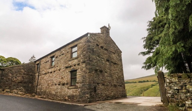 GARTH GILL, family friendly, with open fire in Hawes