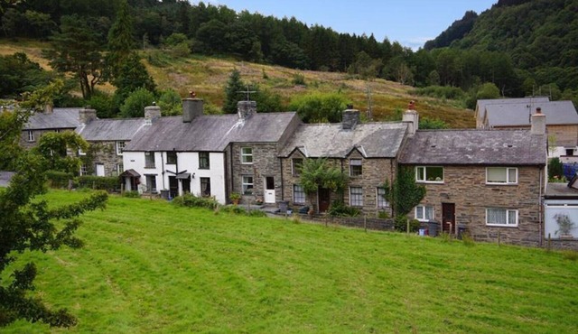 Garthfain - Two Bedroom House, Sleeps 4