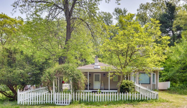 Gary Cottage w/Outdoor Dining Areas - Near Beach!