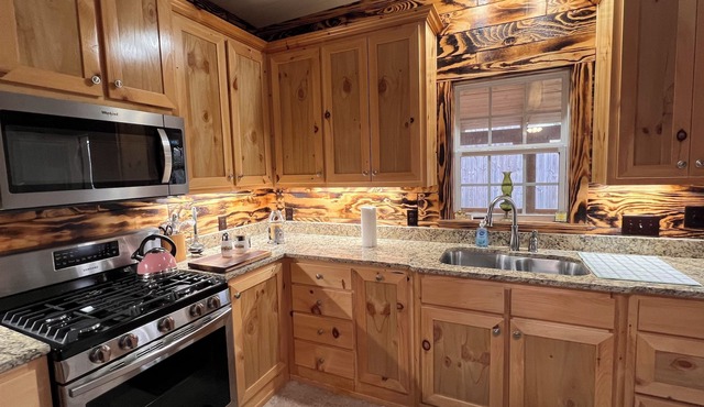 Gary's Getaway-2/1.5 cabin with covered boat parking and private boat ramp.